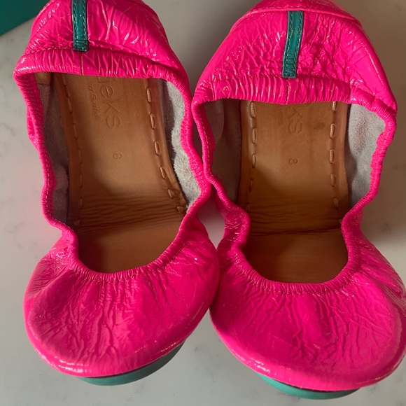 Excellent Pop Pink Tieks w/ box, flower and bag - Picture 2 of 10